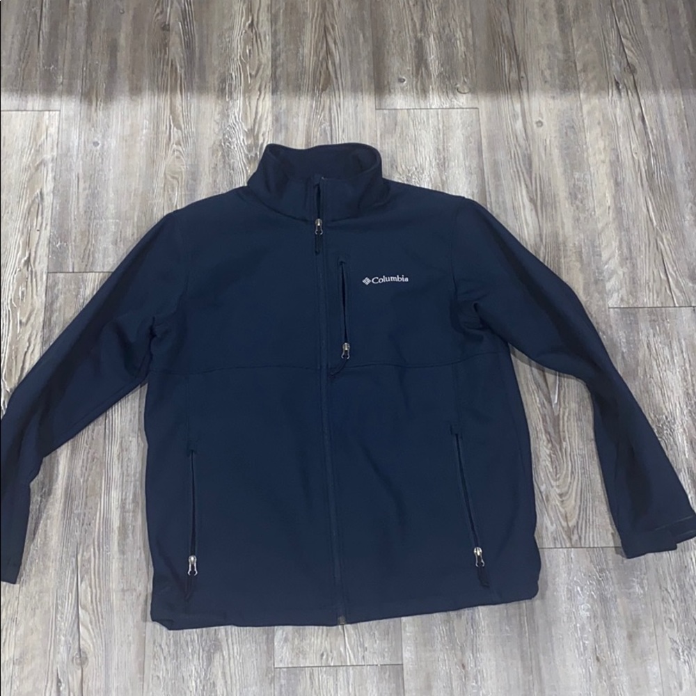 Men’s L navy blue Columbia jacket